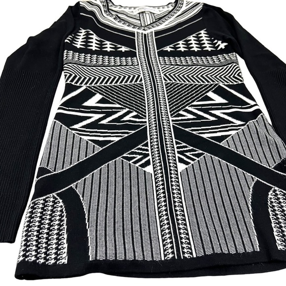 P. Luca Milano Women’s Sweater Size Medium Long Sleeved Black & White Geometric - Picture 4 of 12